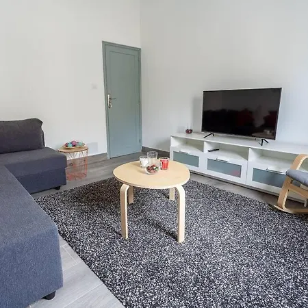 Beautiful Newly Renovated 3 Bedroom *