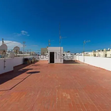 Beautiful Newly Renovated 3 Bedroom Διαμέρισμα