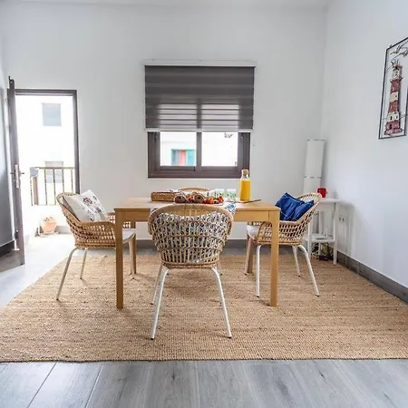 Beautiful Newly Renovated 3 Bedroom Διαμέρισμα