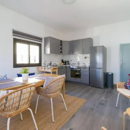 Beautiful Newly Renovated 3 Bedroom شقة أرّاثيفي